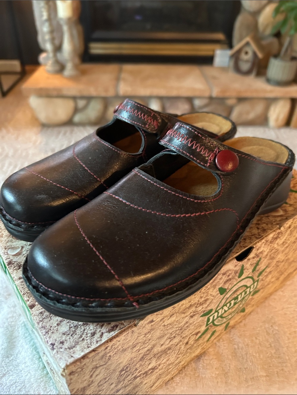 Naot Petunia Black Leather Slip-On Red Stitching Clog, Size 6 |37 NWT 75505
